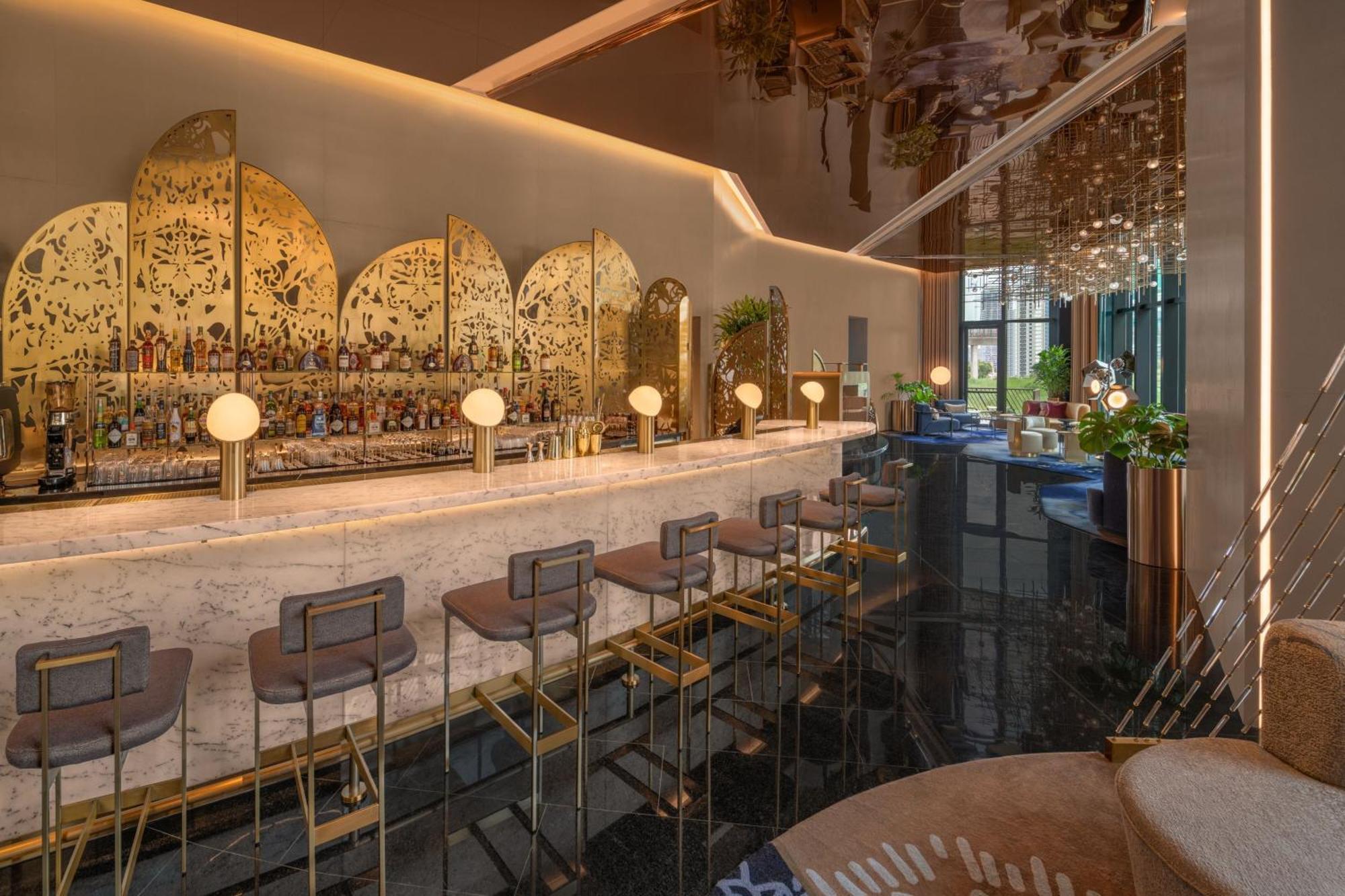 W Macau - Studio City Buitenkant foto The bar at the 101 Sky Bar