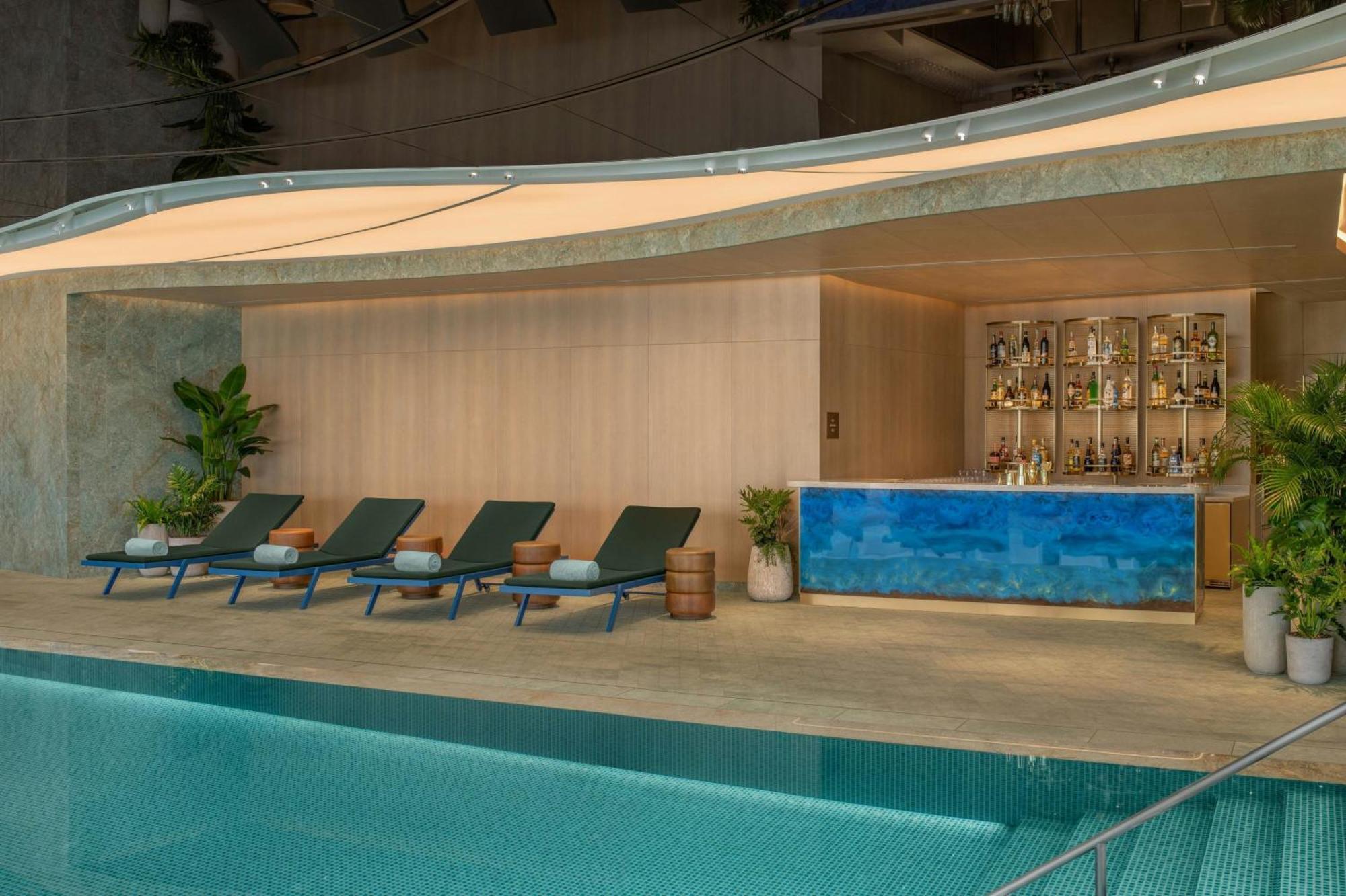 W Macau - Studio City Buitenkant foto The pool at the hotel