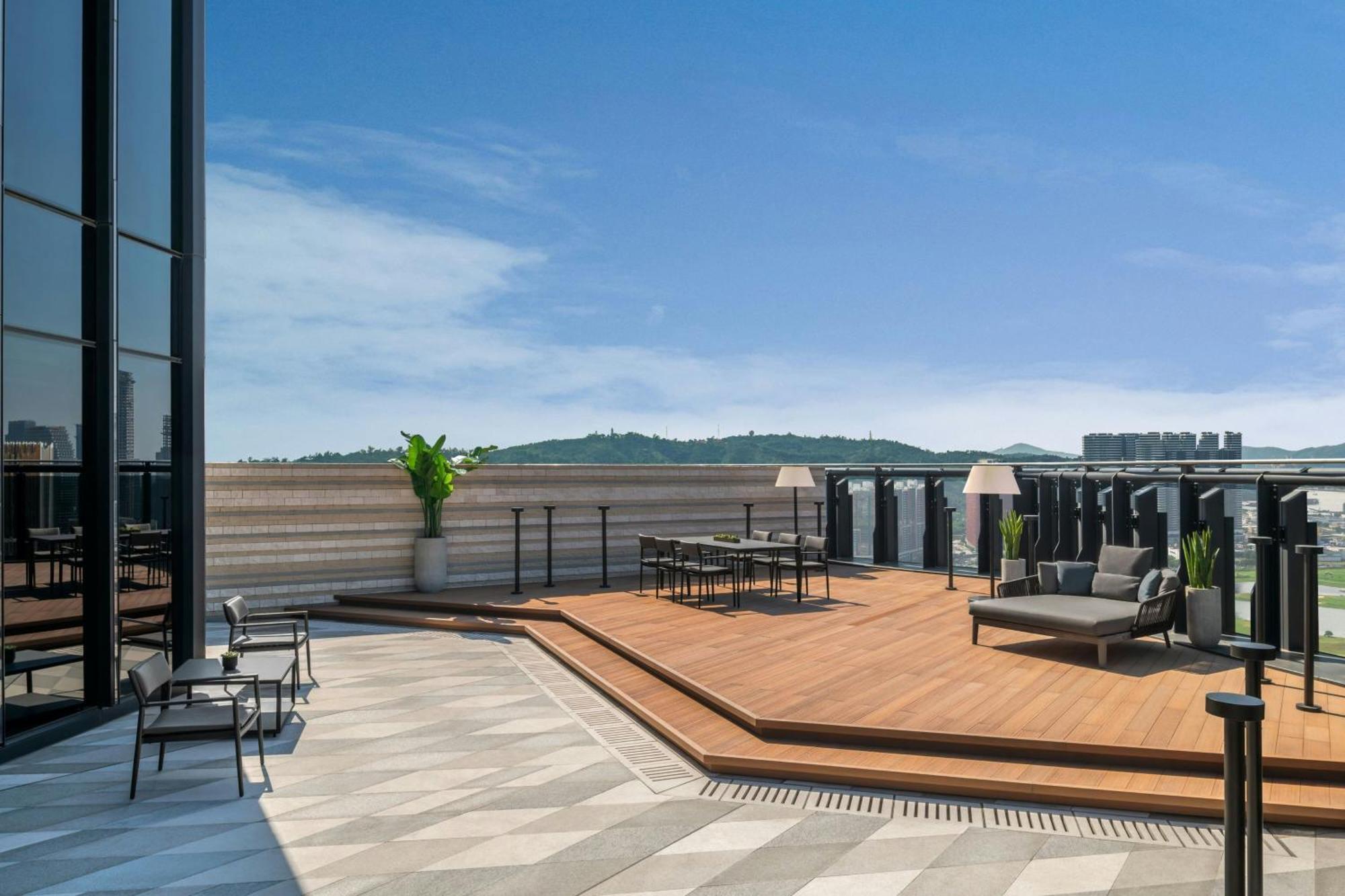 W Macau - Studio City Buitenkant foto The rooftop terrace
